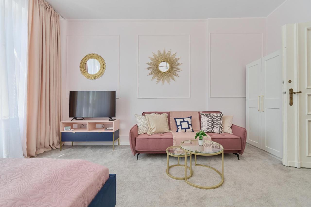 Elegant Swiety Marcin By Renters * Poznań