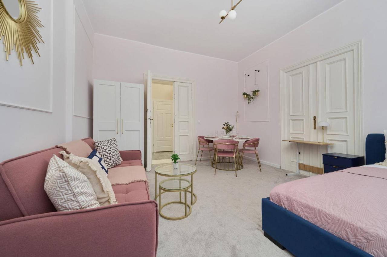 Elegant Swiety Marcin By Renters * Poznań