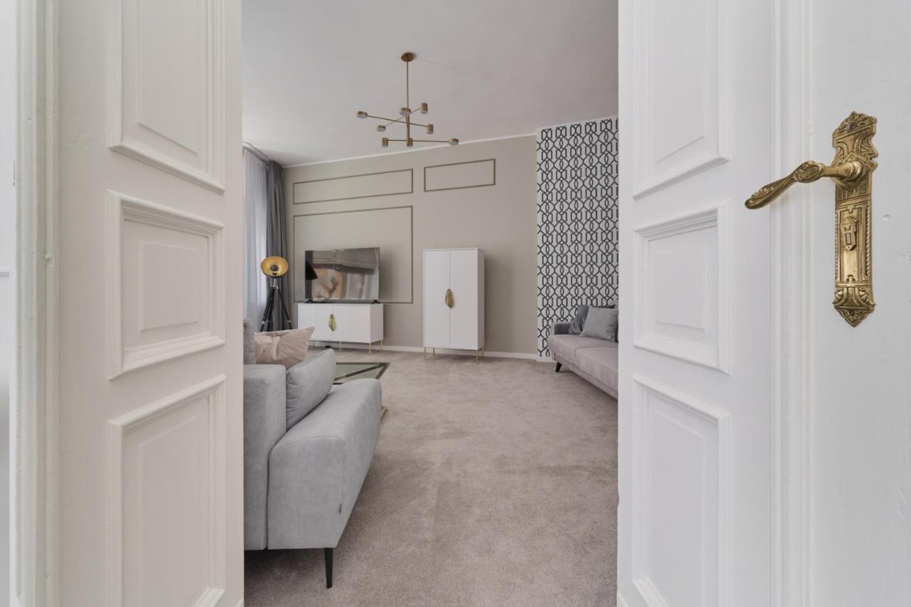 Elegant Swiety Marcin By Renters * Poznań